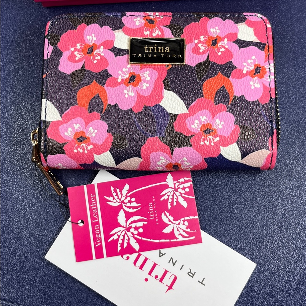 TRINA TURK "All Over Narcissus" zip-around vegan leather wallet NWT/NIB - Picture 2 of 8